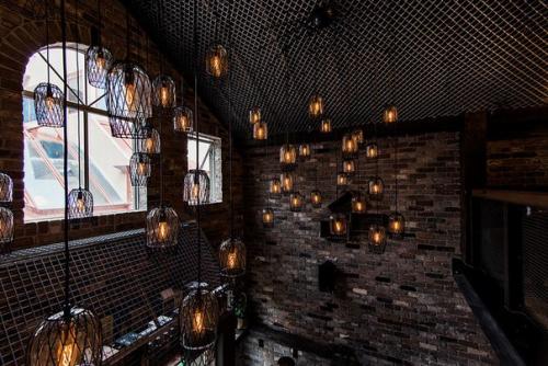 Бар Donny's с деревенской тематикой. 05