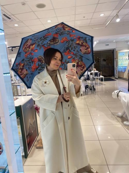 Цветы и принты захватили весь мир и накрывают новой волной и одежду и мебельные ткани. 01