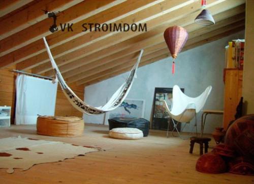 Планировка и интерьер мансарды частного дома. 05