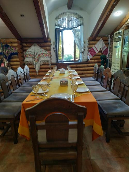 Это ресторан Самарканд (Samarkand Restaurant), расположенный в Самарканде. 05