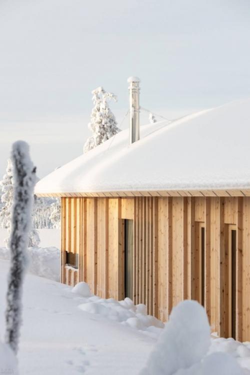 Дом с использованием традиционных методов строительства из местной сосны построен. 05