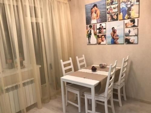 Простой и приятный ремонт всей квартиры с синими акцентами, которые удачно применены в каждой комнате. 09