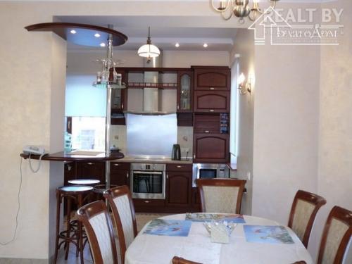 Бывший министр информации сдает коттедж в дроздах за $3800 в месяц. 04