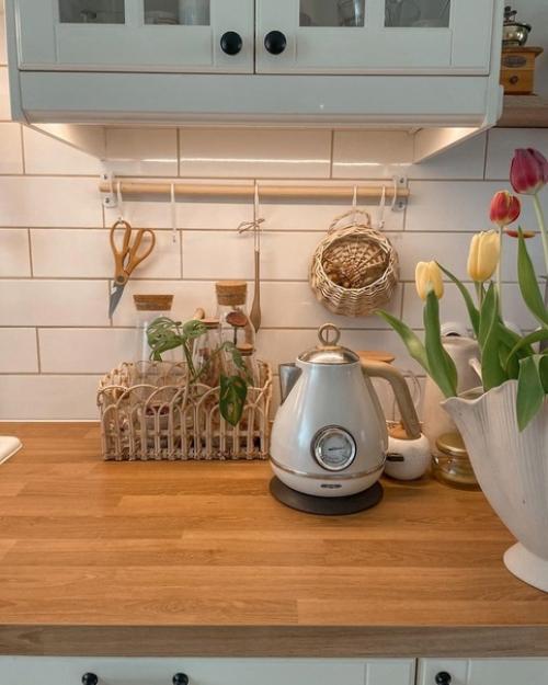 Белая кухня - это классика, которая уже давно укрепила свои позиции в мире дизайна интерьеров. 05