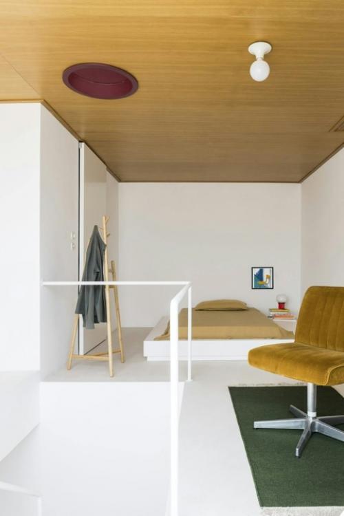 У ионического моря стоит дом с иллюминатором! 06