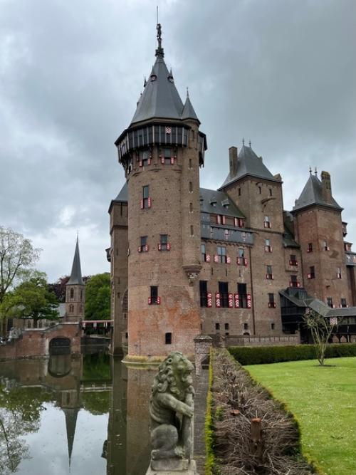 Самый крупный замок в Нидерландах Kasteel de Haar обязан своему существованию в нынешнем виде трём людям. 08
