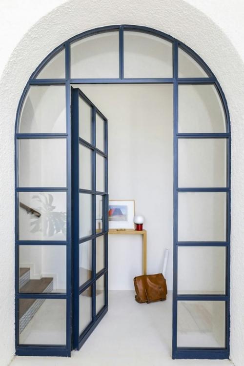 У ионического моря стоит дом с иллюминатором! 01