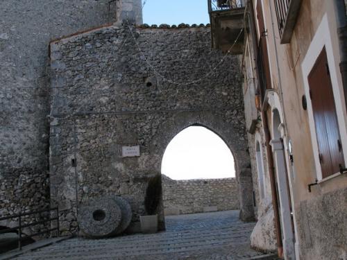 Кастель - дель - монте, Италия. 08