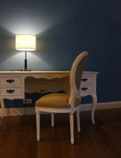 Настольные лампы являются абсолютным существенным элементом любого хорошо освещенного пространства. 04