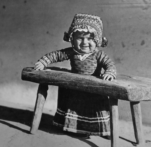 Ходунки. У каждого ребёнка есть такой период, когда ходить он ещё не может, но лежать уже не хочет. 02