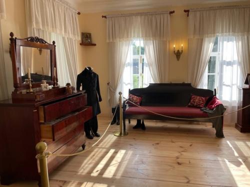 Так праздновали 225-летие со дня рождения Александра Сергеевича - с оркестром, знаменитыми артистами в усадьбе Пушкиных в большом болдино. 06