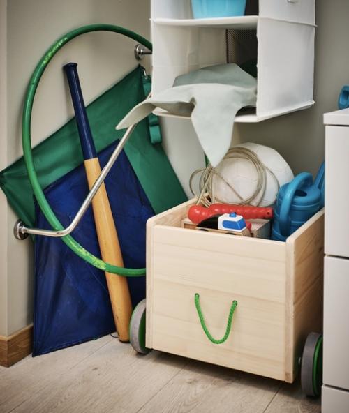 Мы все чаще ходим на улицу - на работу, на прогулку с собакой или всей семьей. 03