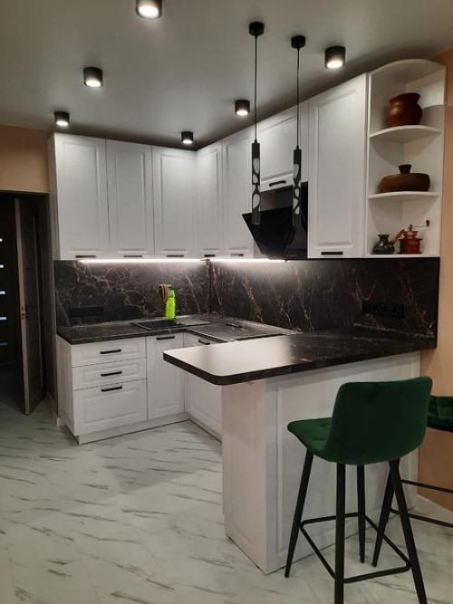 Продолжение ремонта в квартире с белым полом и сложным шкафом в прихожей. 05