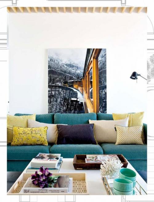 Перепланировка и ремонт в этой веселой испанской квартире с летними интерьерами площадью 70 м позволили полностью раскрыть потенциал этого жилья. 01