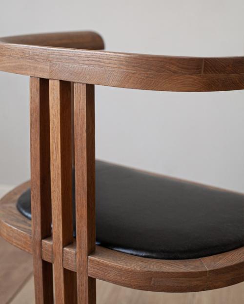 В прошлом году подписчица написала нам, что продает в Боброве целый интерьер из старинной мебели. 03