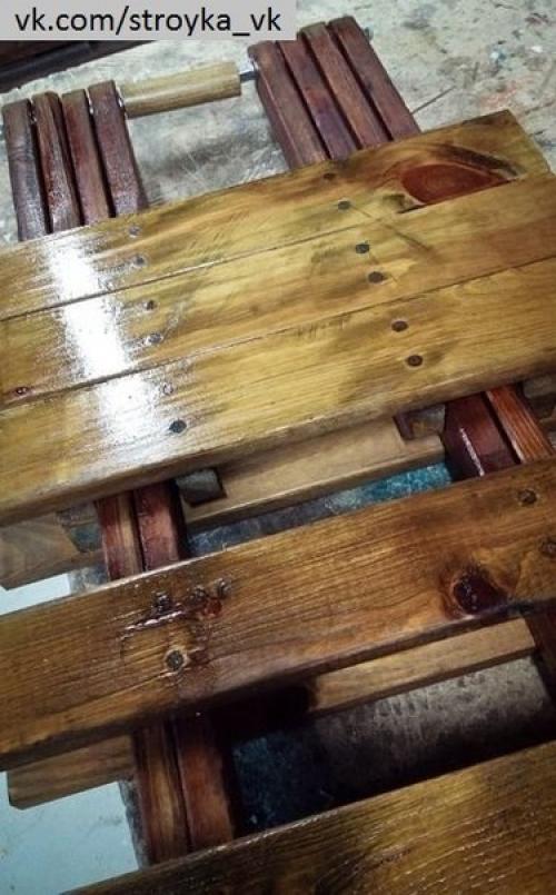 Складной стол.  Стол, который мы предлагаем сделать в данном мастер-классе, не претендует на оригинальность, но вот оспорить его удобство сложно. 04