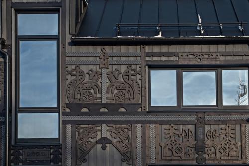 Современный дом на берегу финского залива с ажурной резьбой на фасаде. 07