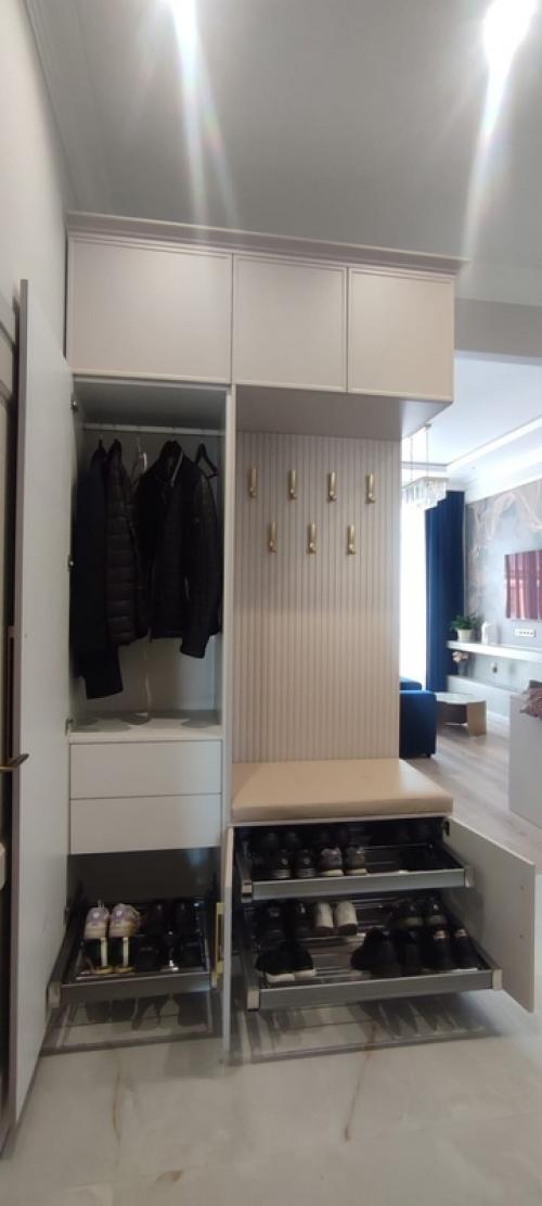 Встречайте новое воплощение стиля и функциональности в вашей прихожей! 01