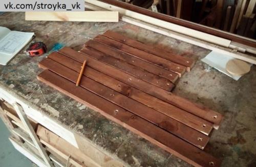 Складной стол.  Стол, который мы предлагаем сделать в данном мастер-классе, не претендует на оригинальность, но вот оспорить его удобство сложно. 08