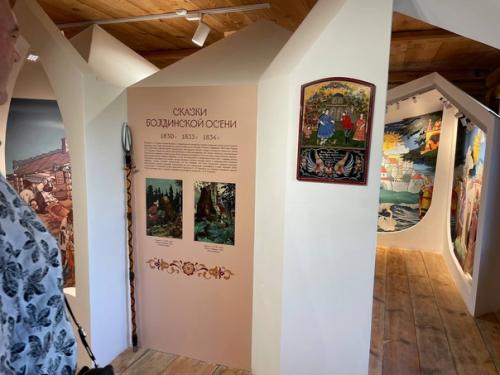 Так праздновали 225-летие со дня рождения Александра Сергеевича - с оркестром, знаменитыми артистами в усадьбе Пушкиных в большом болдино. 07