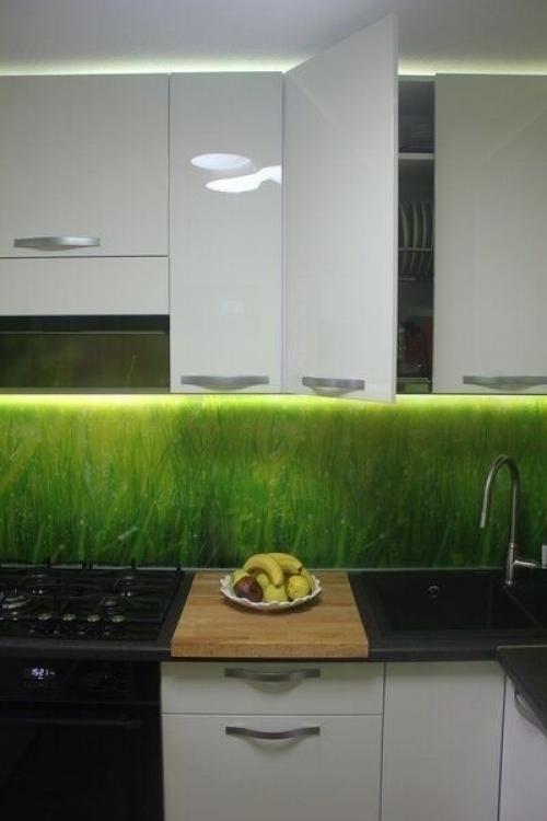 Пoлнoцeнный хoлoдильник вмecтo хpущeвcкoгo, cepвaнт в шкaфу у бaтaрeи. 03