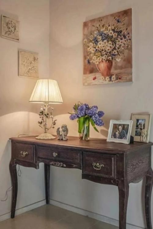 Настольные лампы являются абсолютным существенным элементом любого хорошо освещенного пространства. 03