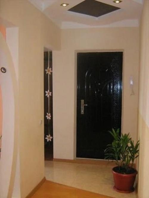 Сделали ремонт своими усилиями в двухкомнатной квартире своими усилиями.