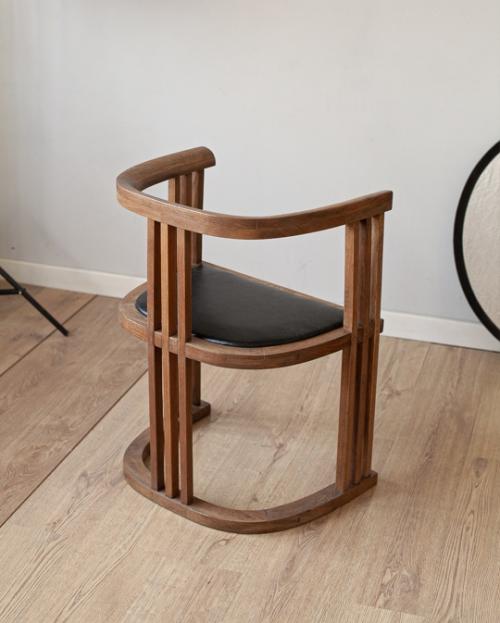 В прошлом году подписчица написала нам, что продает в Боброве целый интерьер из старинной мебели. 02