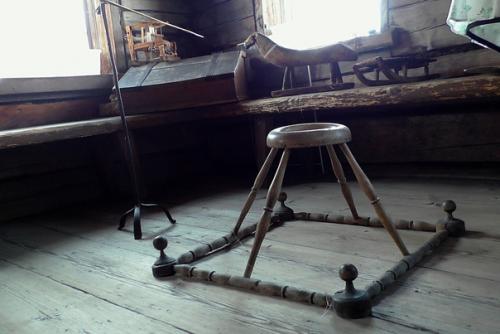 Ходунки. У каждого ребёнка есть такой период, когда ходить он ещё не может, но лежать уже не хочет. 05