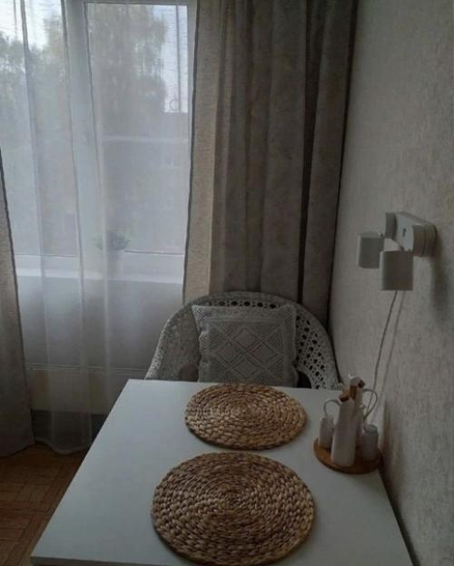 Приятный дизайн небольшой кухни с маленьким бюджетом. 01