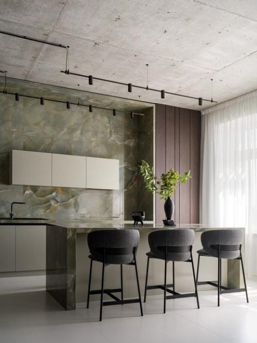 Современная квартира с чёрным потолком. 01