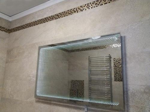 Верите в то, что мальчик сам сделал ремонт в ванной? 01