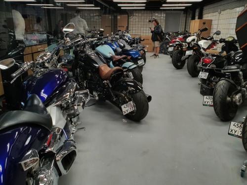 Вчера Kleinewelt Architekten отпраздновали десятилетие бюро, презентовали книгу проектов и свой новый офис на территории бывшего завода Плутон. 08