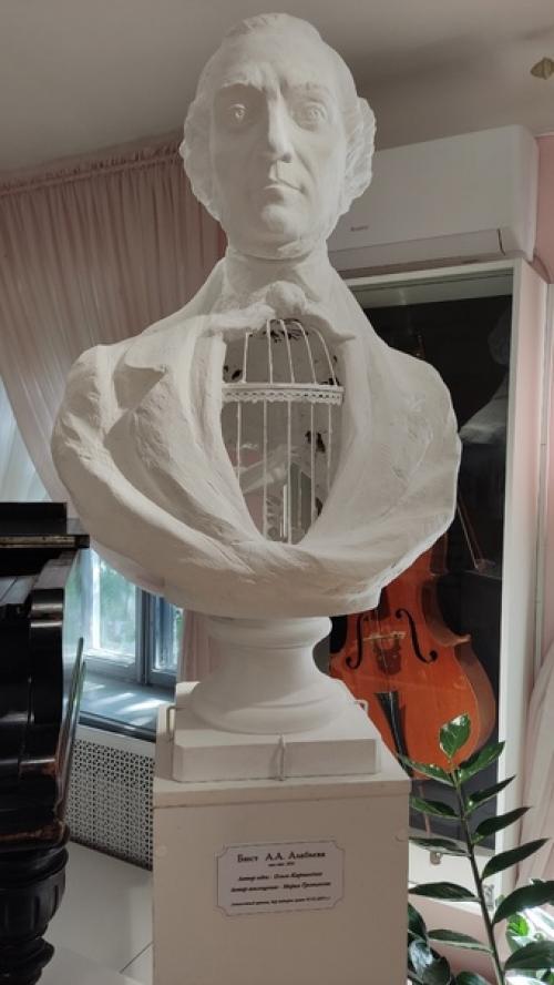 В Пятигорске мы посетили музей - заповедник Домик Лермонтова, вспомнили свои прежние впечатления от этого уникального места. 08