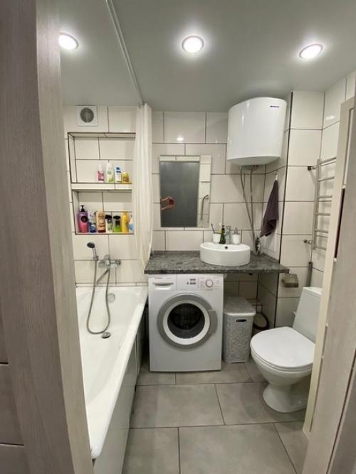 Наша скромная квартира составляет всего 35 квадратных метров. 06