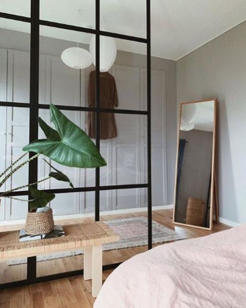 Стеклянные перегородки - отличный способ разбить ваше пространство и даже добавить характер в ваш дом. 07