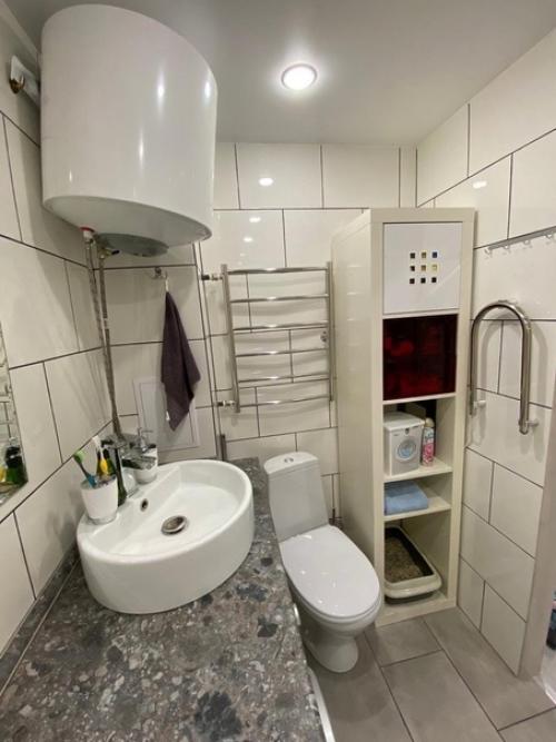 Наша скромная квартира составляет всего 35 квадратных метров. 02