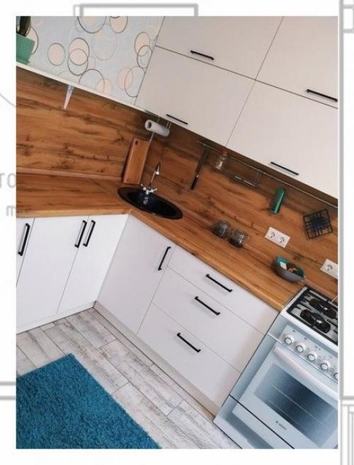 Белая кухня - это беспроигрышное решение на все времена не только с декораторской, но и практической точки зрения. 03