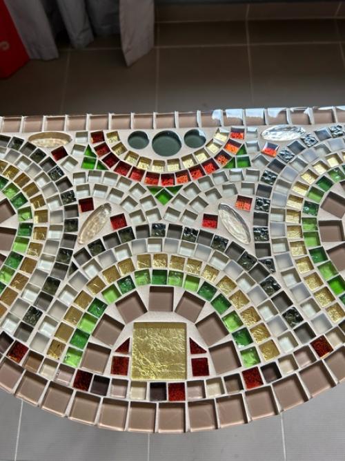 Полукруглая консоль Земляничная Поляна идеальна для прихожей, гостиной, спальни или балкона! 04