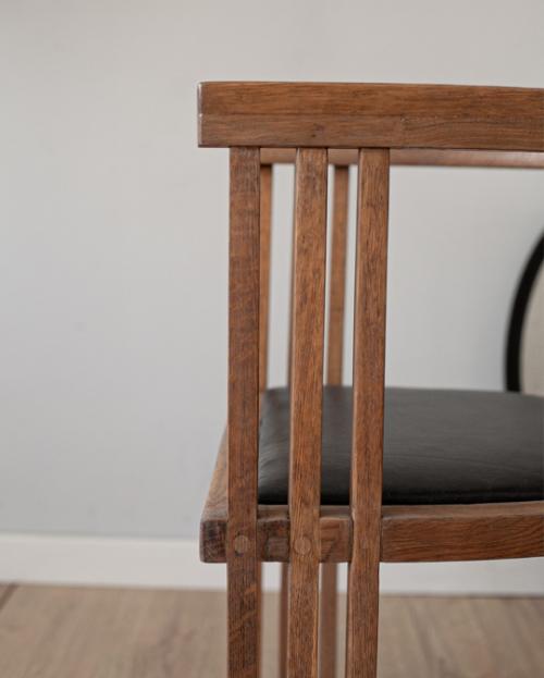 В прошлом году подписчица написала нам, что продает в Боброве целый интерьер из старинной мебели. 06