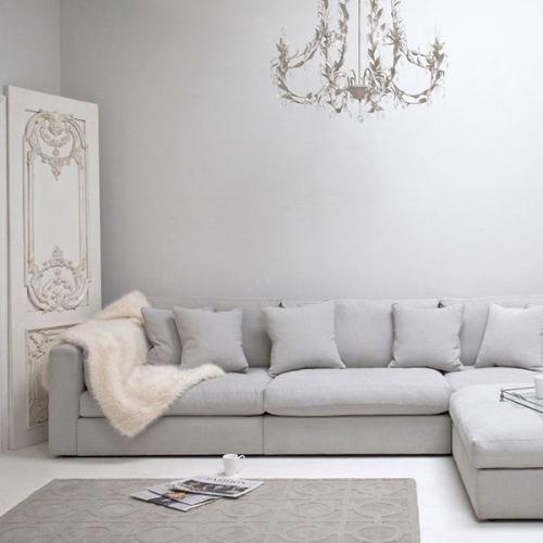 Погрузиться в атмосферу возрождения и создать роскошную гостиную в стиле ренессанс - отличный способ вдохновиться на ремонт всего жилья. 02