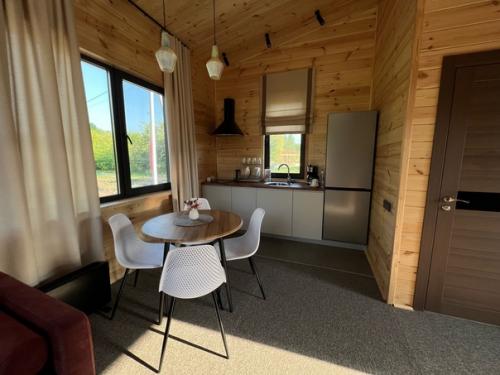 Яблоневый сад - идеальное пристанище, для тех, кто хочет сменить обстановку или сбежать от шума мегаполиса. 03