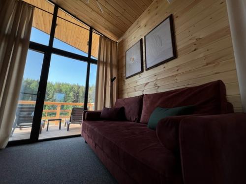 Яблоневый сад - идеальное пристанище, для тех, кто хочет сменить обстановку или сбежать от шума мегаполиса. 01