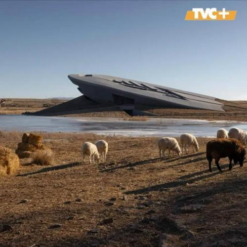 В китайских степях появилась картинная галерея в виде разбившейся летающей тарелки. 02
