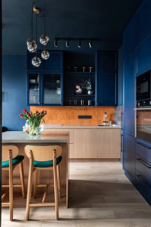 Евротрёшка с кухней - островом и необычной планировкой спальни. 01