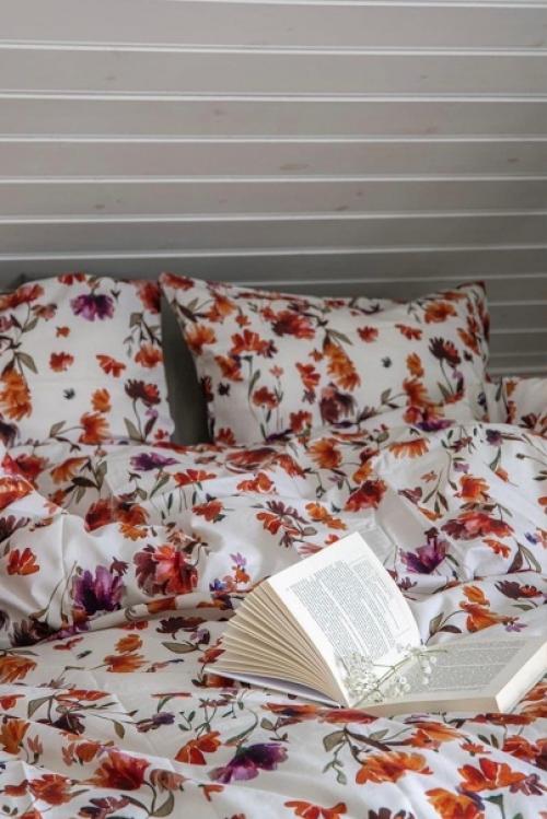 Цветочные узоры на постельном белье не обязательно должны быть старомодными или неряшливыми. 01