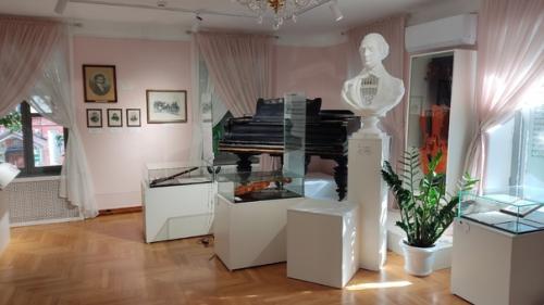 В Пятигорске мы посетили музей - заповедник Домик Лермонтова, вспомнили свои прежние впечатления от этого уникального места. 07