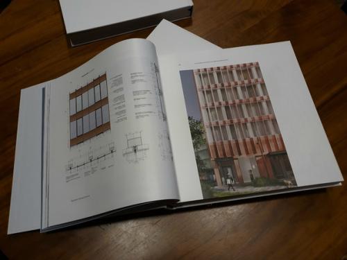 Вчера Kleinewelt Architekten отпраздновали десятилетие бюро, презентовали книгу проектов и свой новый офис на территории бывшего завода Плутон. 06