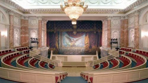 7 зданий эрмитажа.