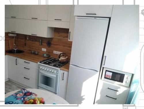 Белая кухня - это беспроигрышное решение на все времена не только с декораторской, но и практической точки зрения. 02